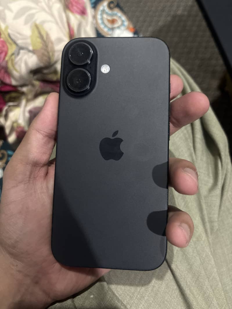 Apple iPhone 16 2
