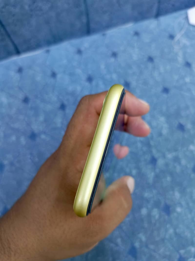 Apple iPhone 11 3
