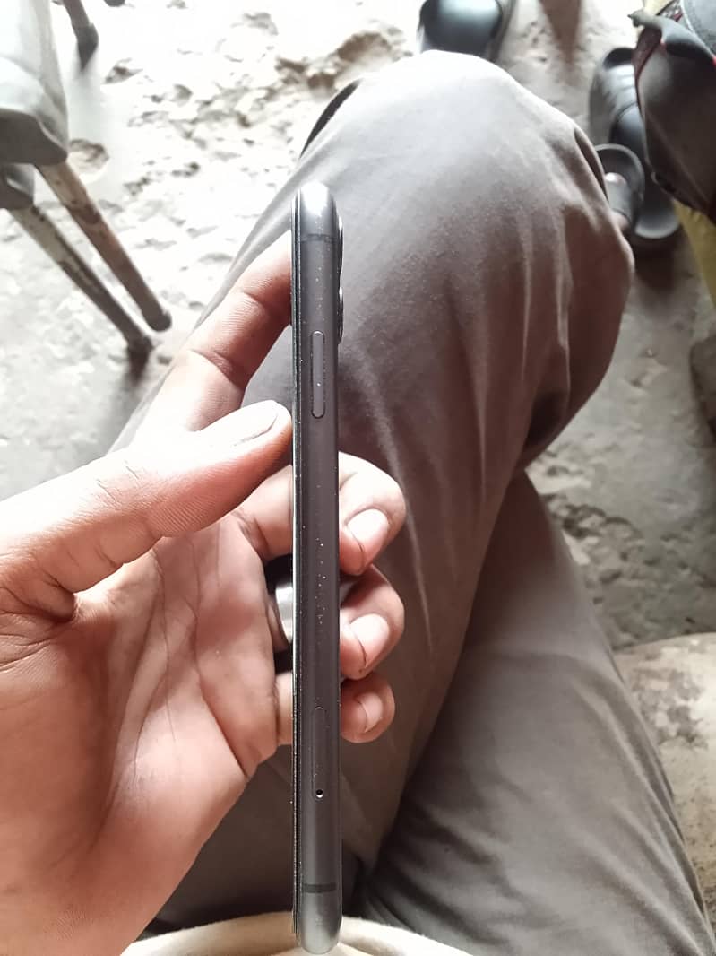 Apple iPhone 11 3