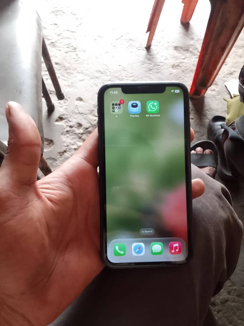 Apple iPhone 11 4