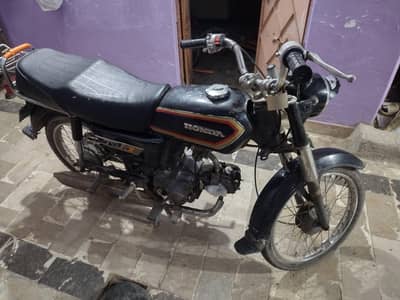 Honda 1982 bike karachi number all OK