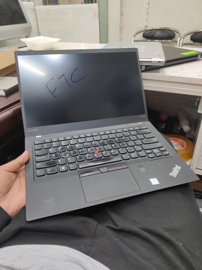 LENOVO X1 CARBON