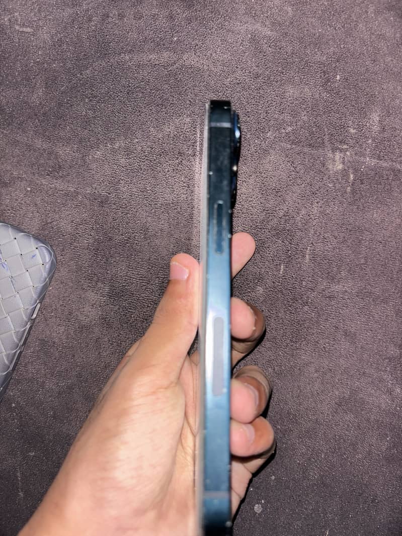 Apple iPhone 14 3