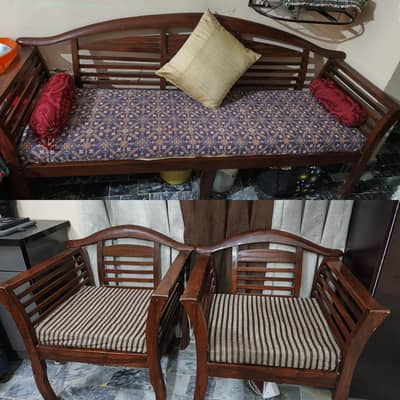 Wooden Sofa Set 5 Seater in Good Condition