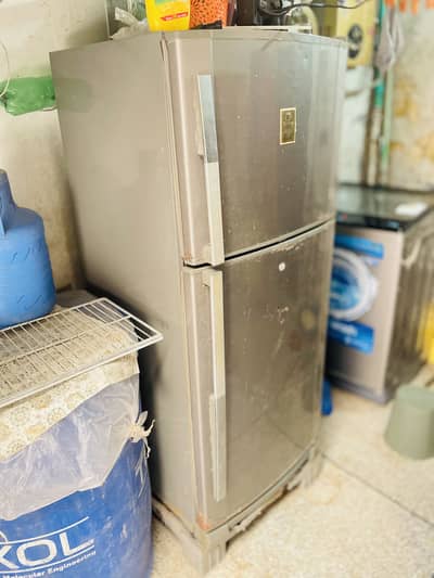 Urgent Sale Dawlance Refrigerator In low price