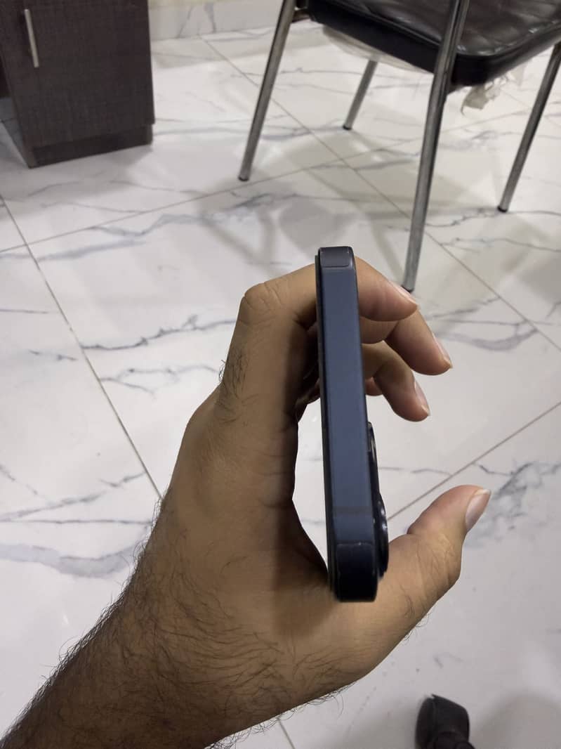 Apple iPhone 13 2