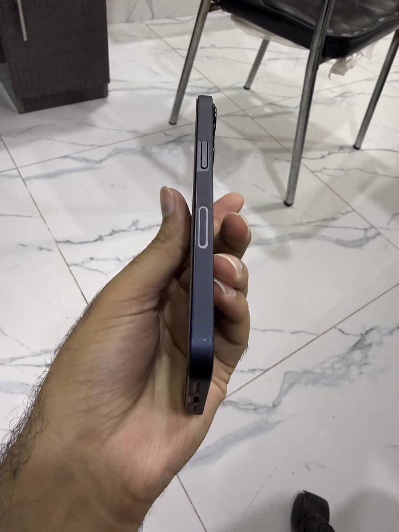 Apple iPhone 13 5