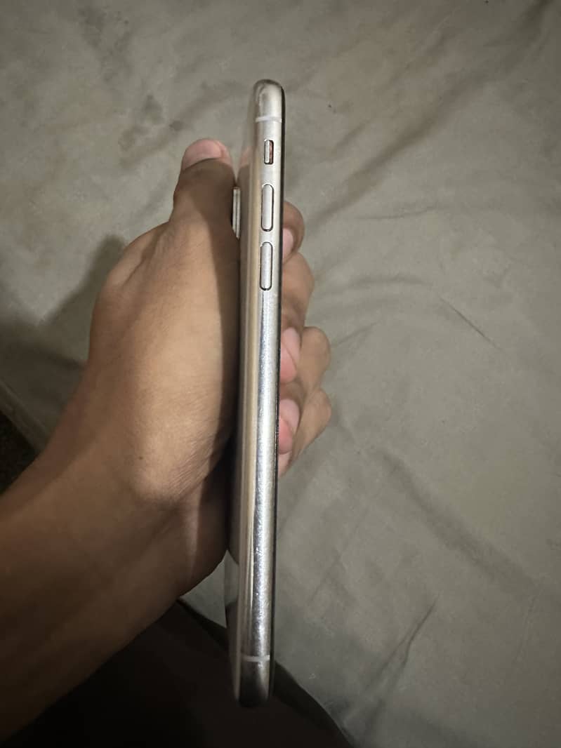 Apple iPhone X 3