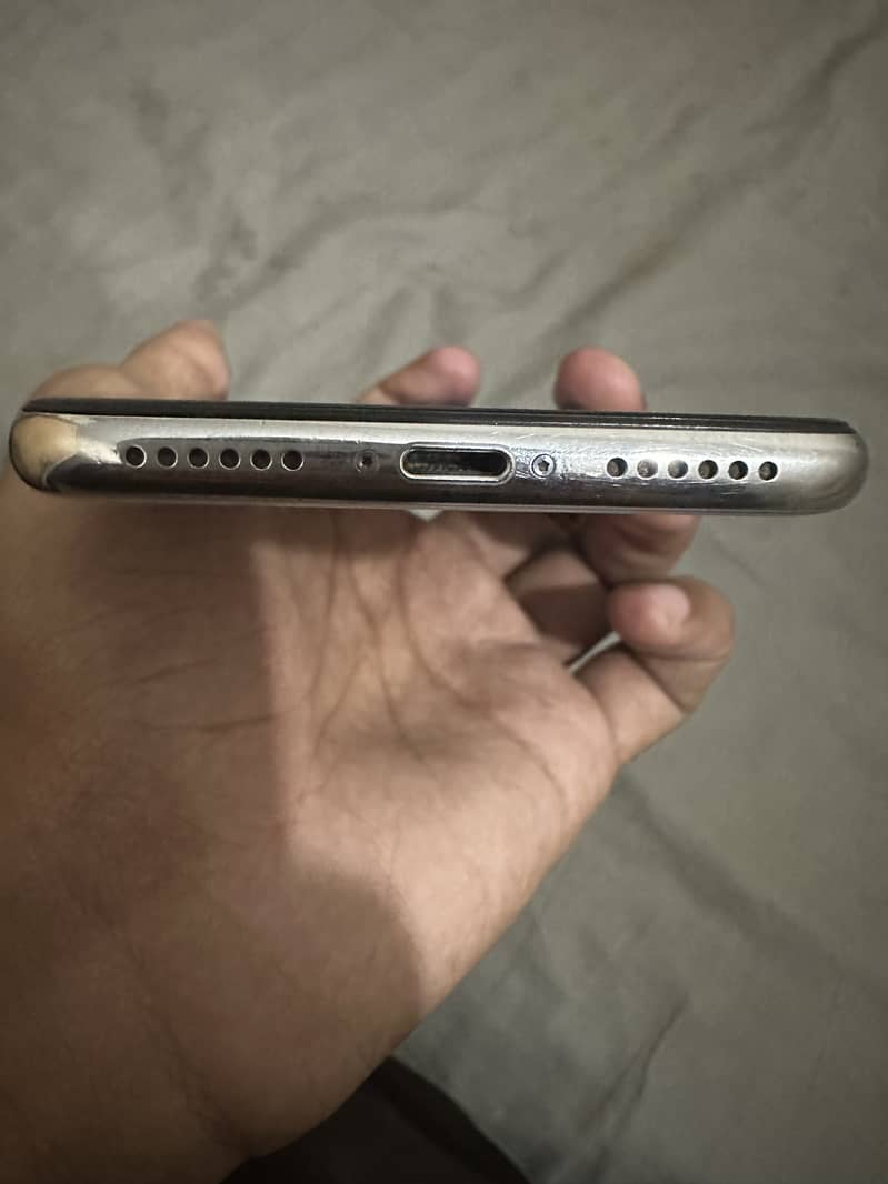 Apple iPhone X 4