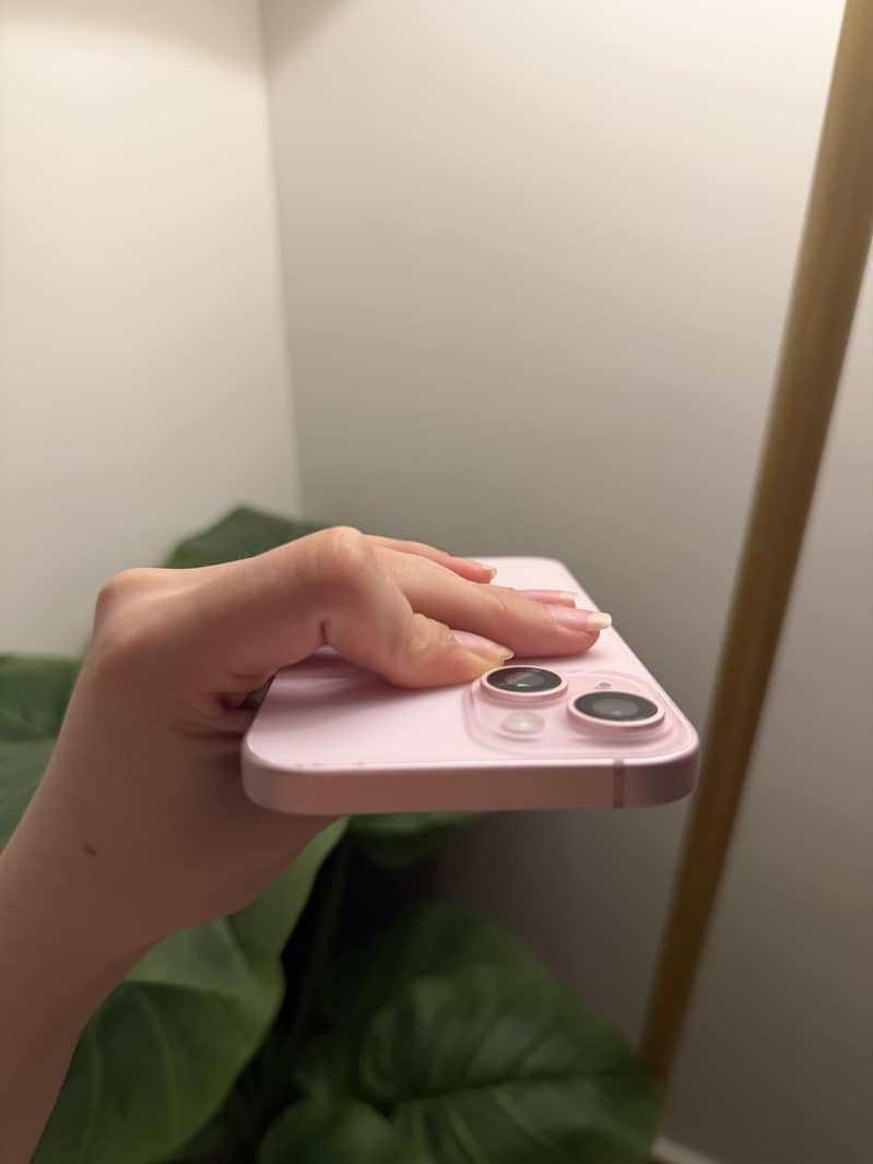 Apple iPhone 15 4