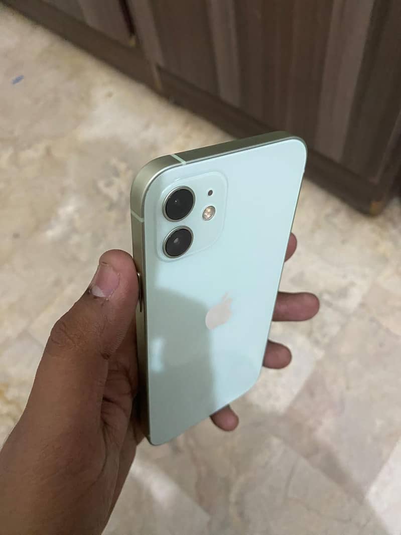 Apple iPhone 12 4