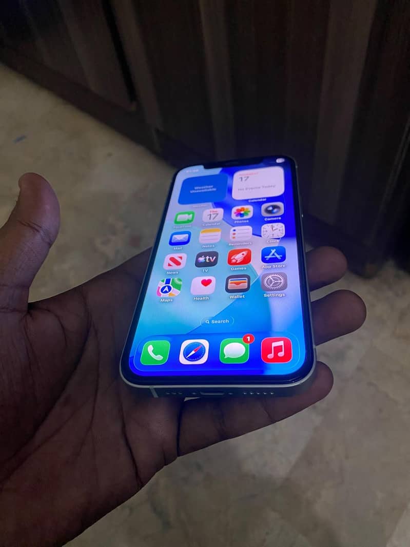 Apple iPhone 12 6
