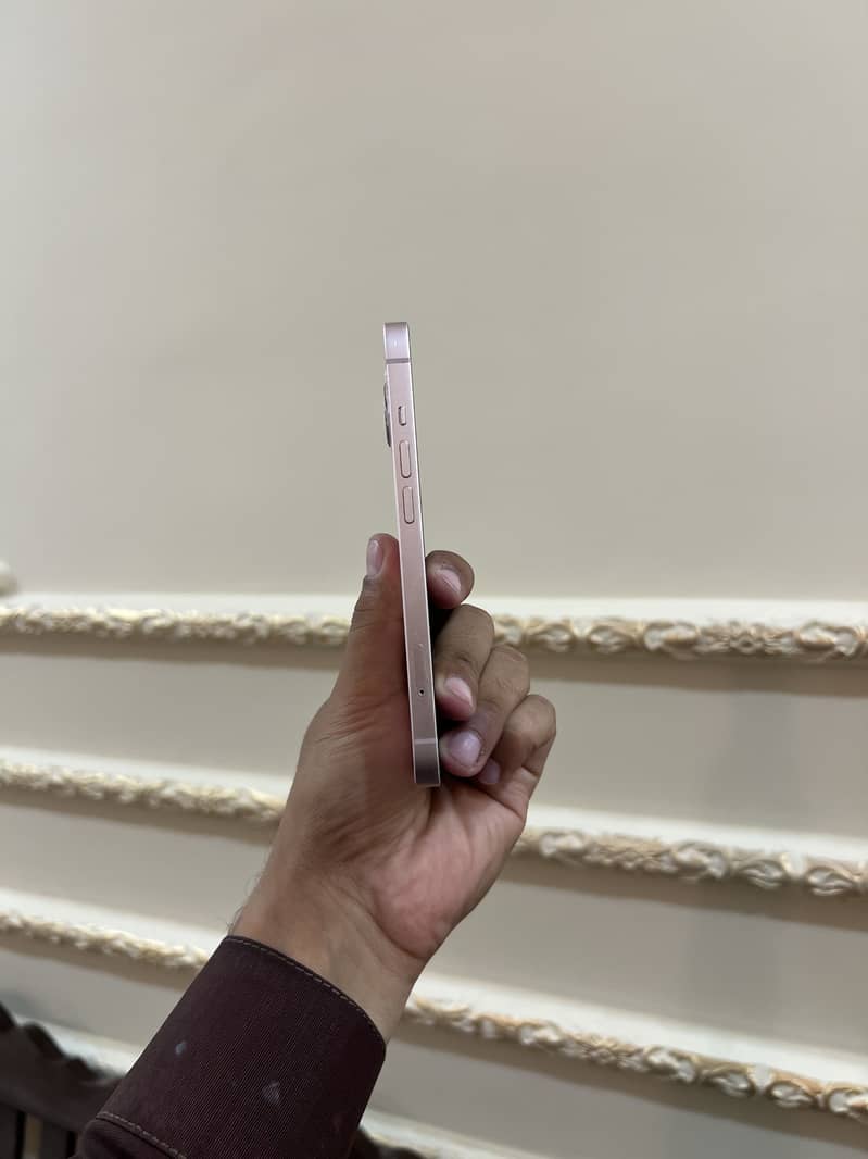 Apple iPhone 13 4