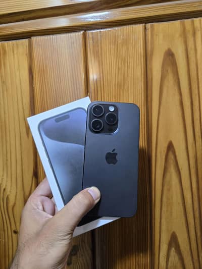 15 Pro 256 GB 88% BH FU 4 month sim time 10/10 with Box Cable