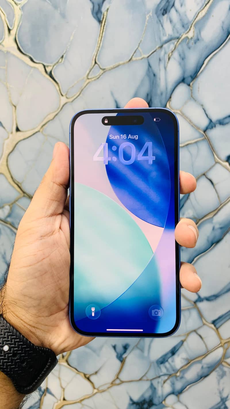 Apple iPhone 16 2