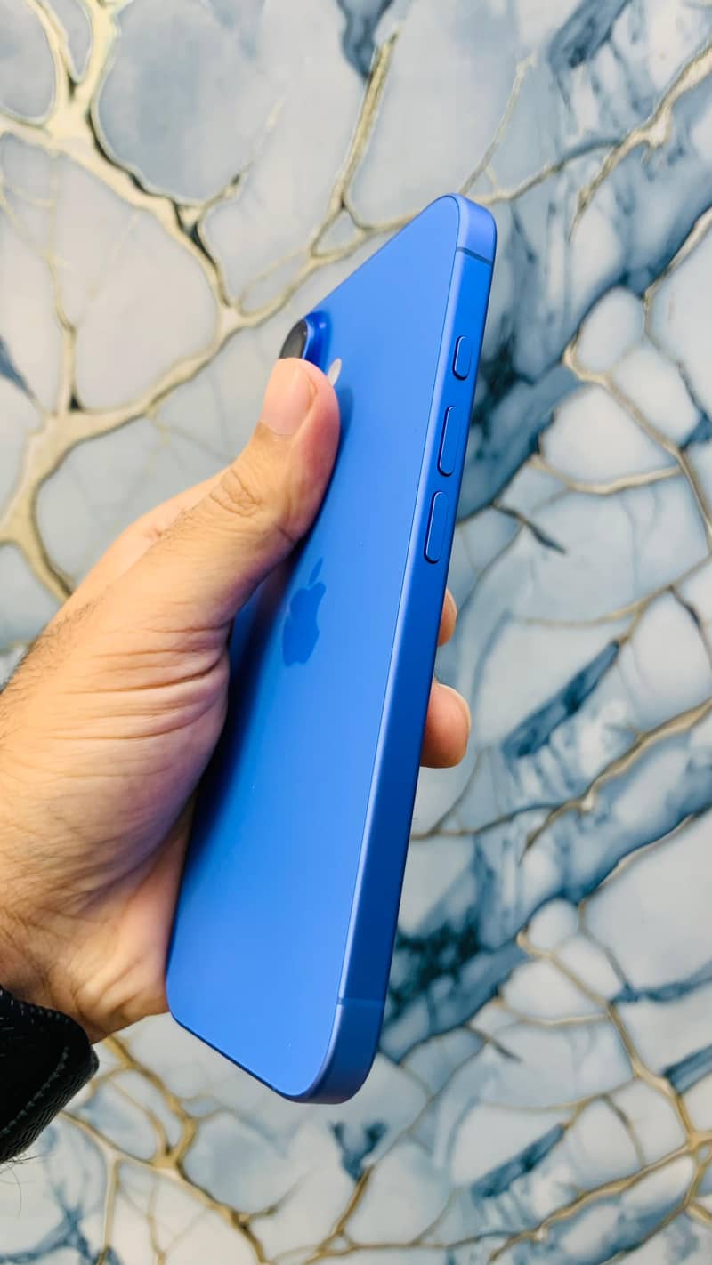 Apple iPhone 16 3