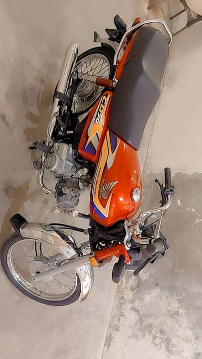 Complete documents Single Hand (Red) Honda 70 No claim No Accident