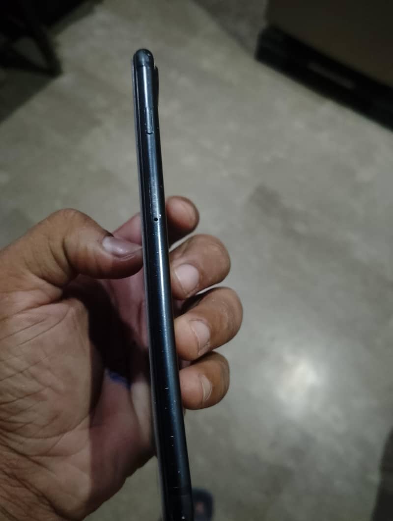 Apple iPhone 7 Plus 2