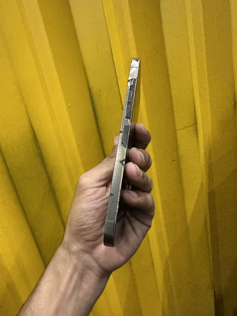 Apple iPhone 13 Pro Max 3