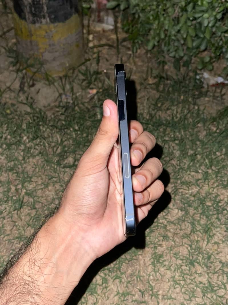 Apple iPhone 12 2
