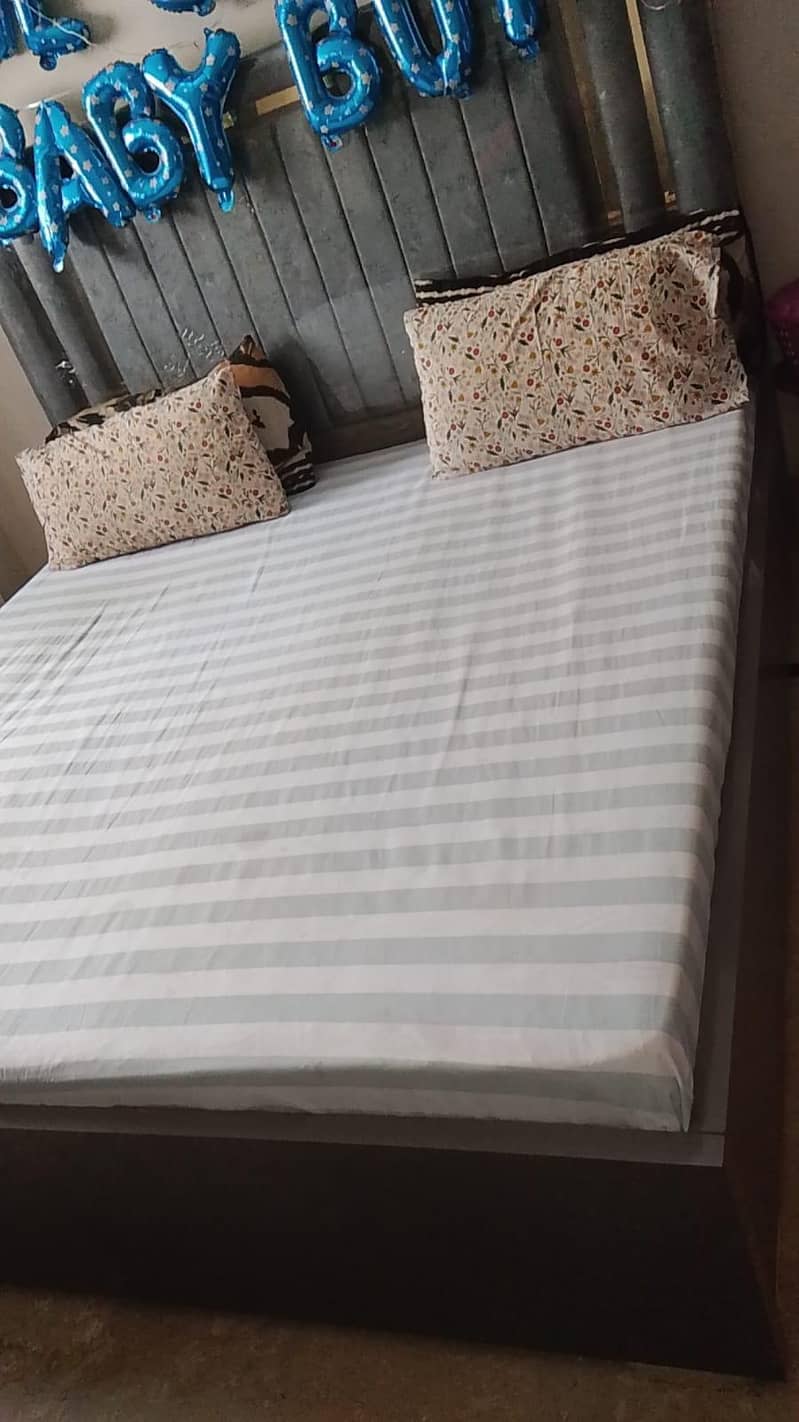 bed. . . . . . . . . . 1