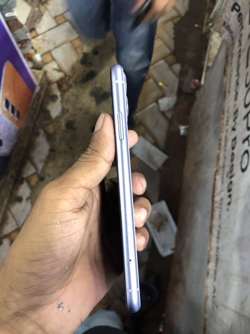 Apple iPhone 11 0