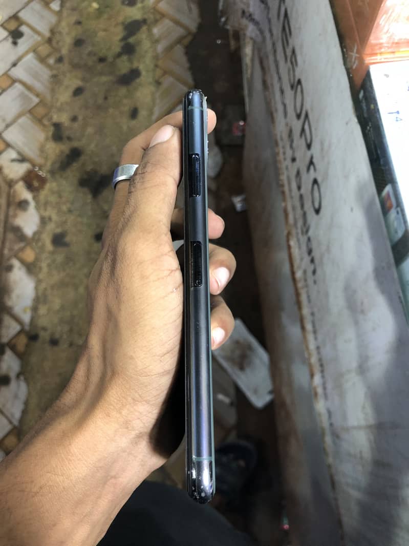 Apple iPhone 11 Pro Max 1