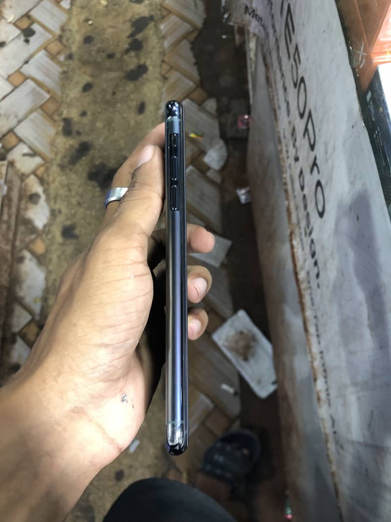 Apple iPhone 11 Pro Max 3