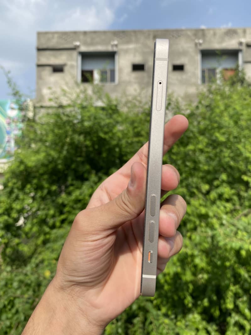 Apple iPhone 12 5