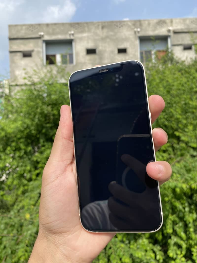 Apple iPhone 12 6