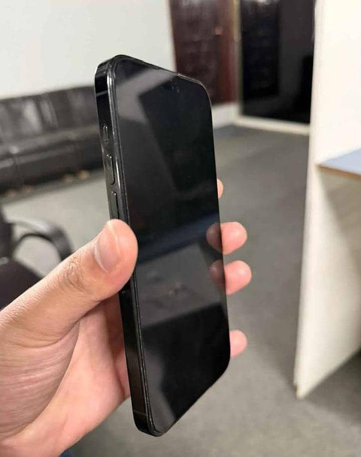 Apple iPhone 14 Pro Max 3