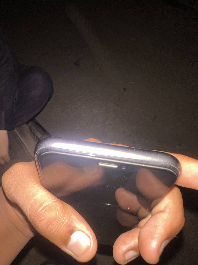 Apple iPhone 11 3