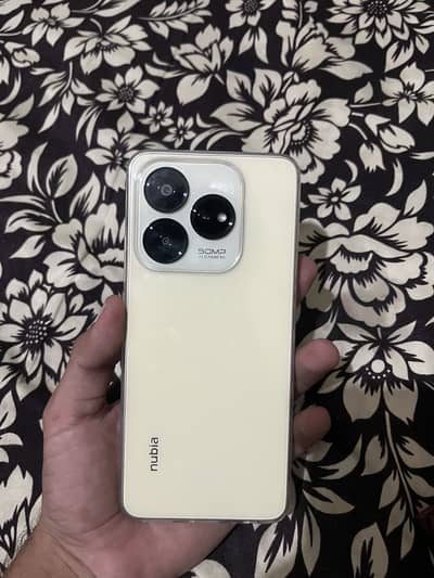 Nubia v60 12+8 256