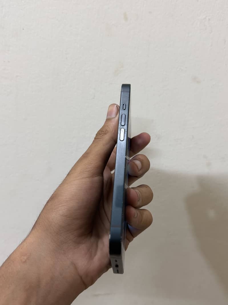 Apple iPhone 14 4