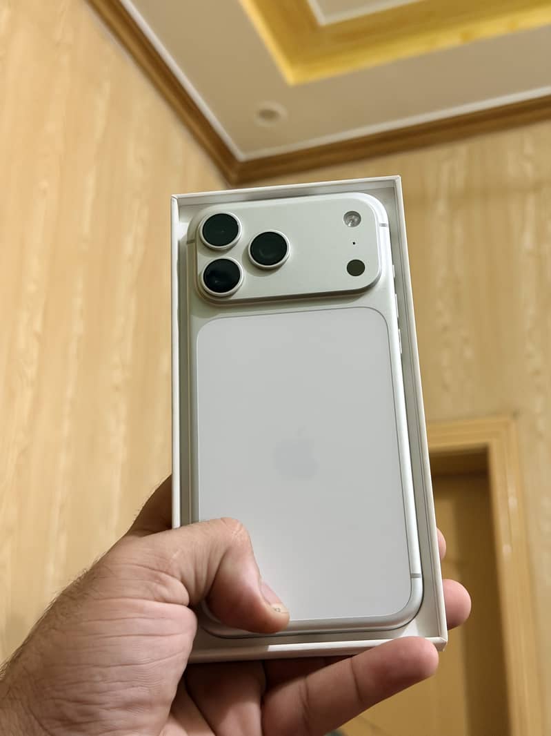Apple iPhone 17 Pro Max 0