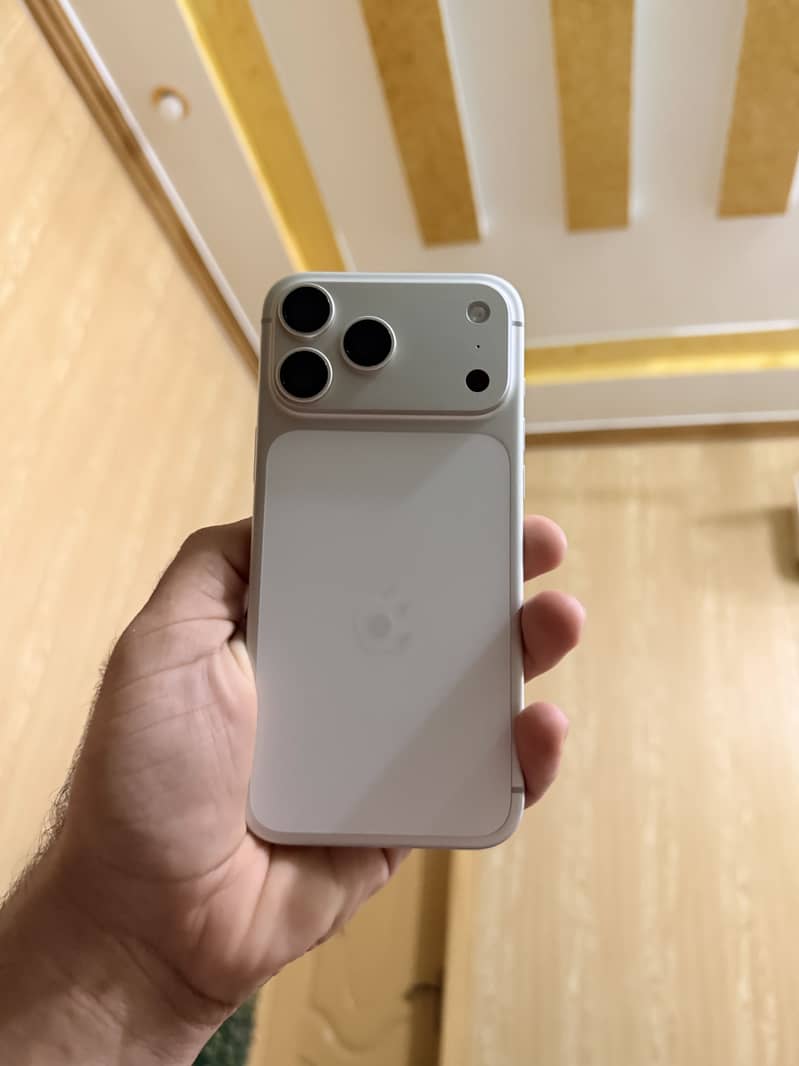 Apple iPhone 17 Pro Max 1