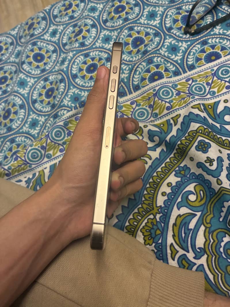 Apple iPhone 16 Pro Max 5