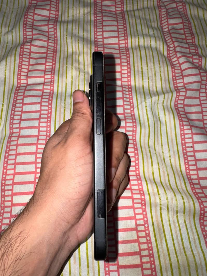 Apple iPhone 15 4