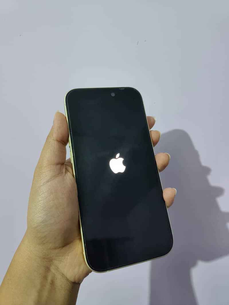 Apple iPhone 15 4