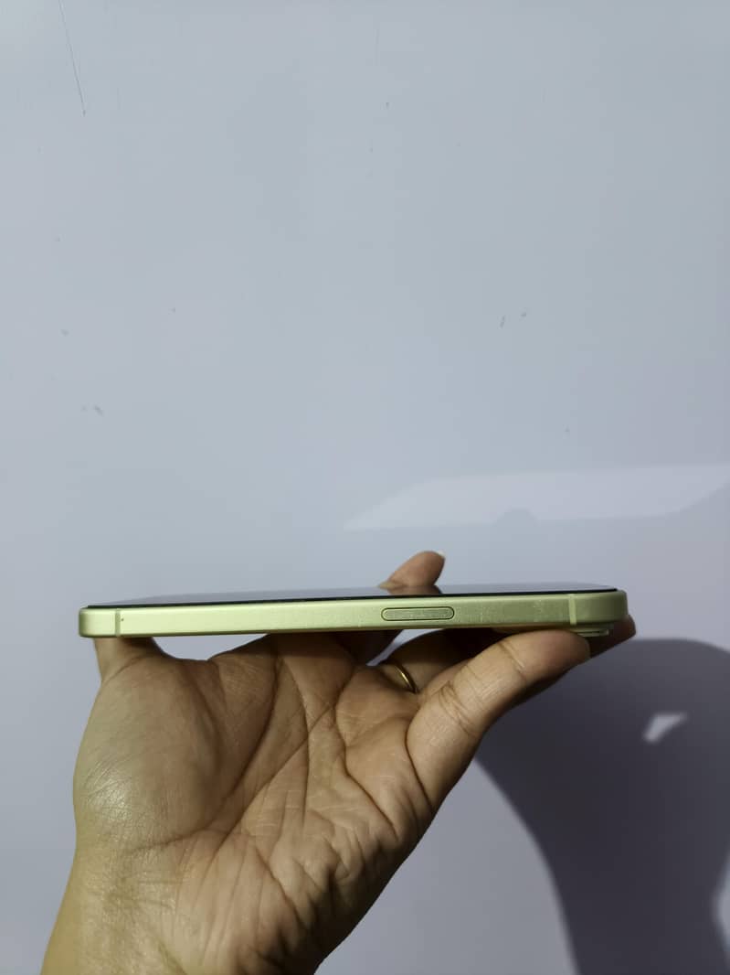 Apple iPhone 15 6