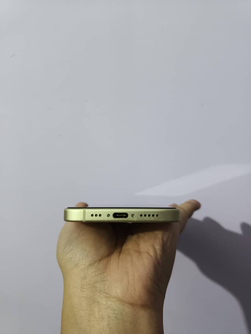 Apple iPhone 15 7