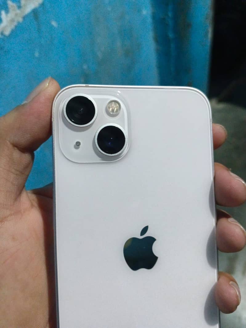 Apple iPhone 13 4
