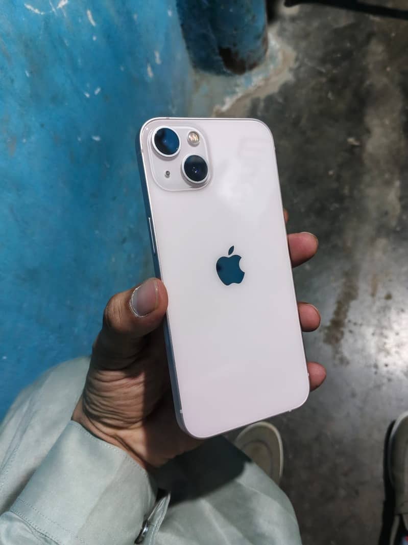 Apple iPhone 13 5