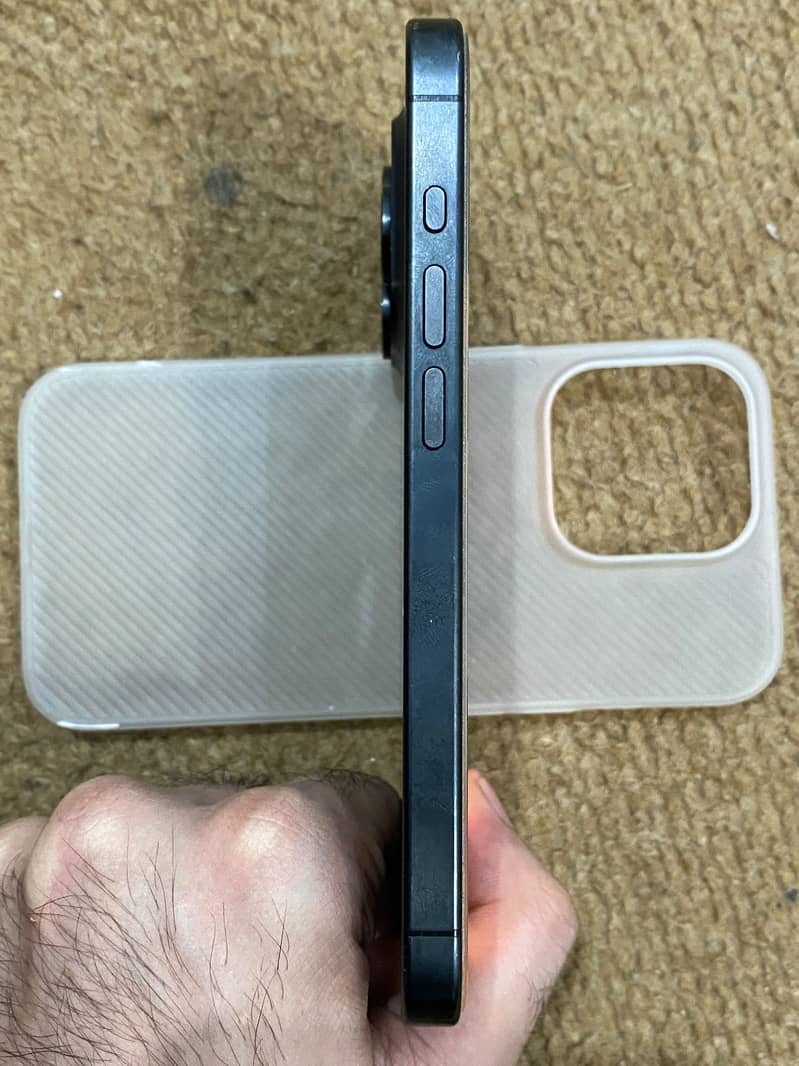 Apple iPhone 15 Pro 3