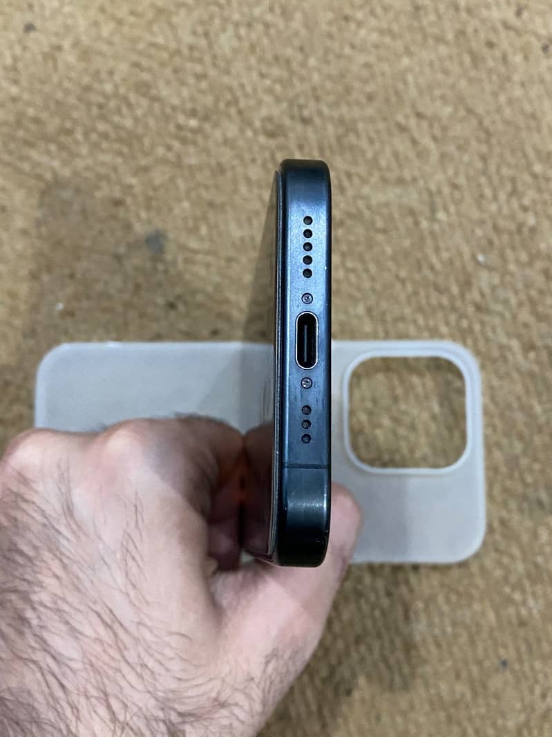 Apple iPhone 15 Pro 4