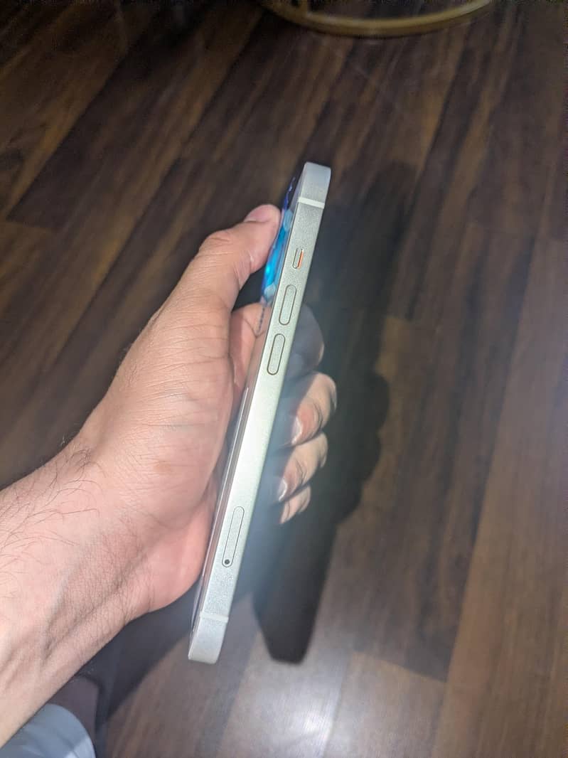 Apple iPhone 14 4