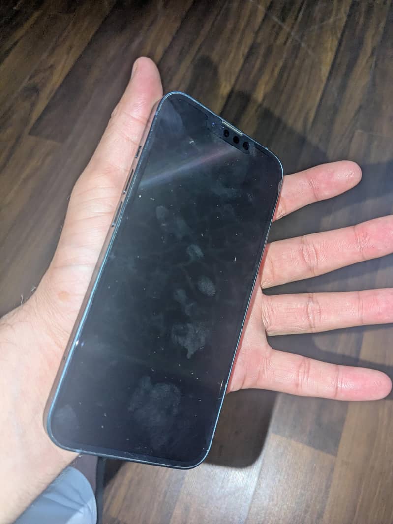Apple iPhone 13 4