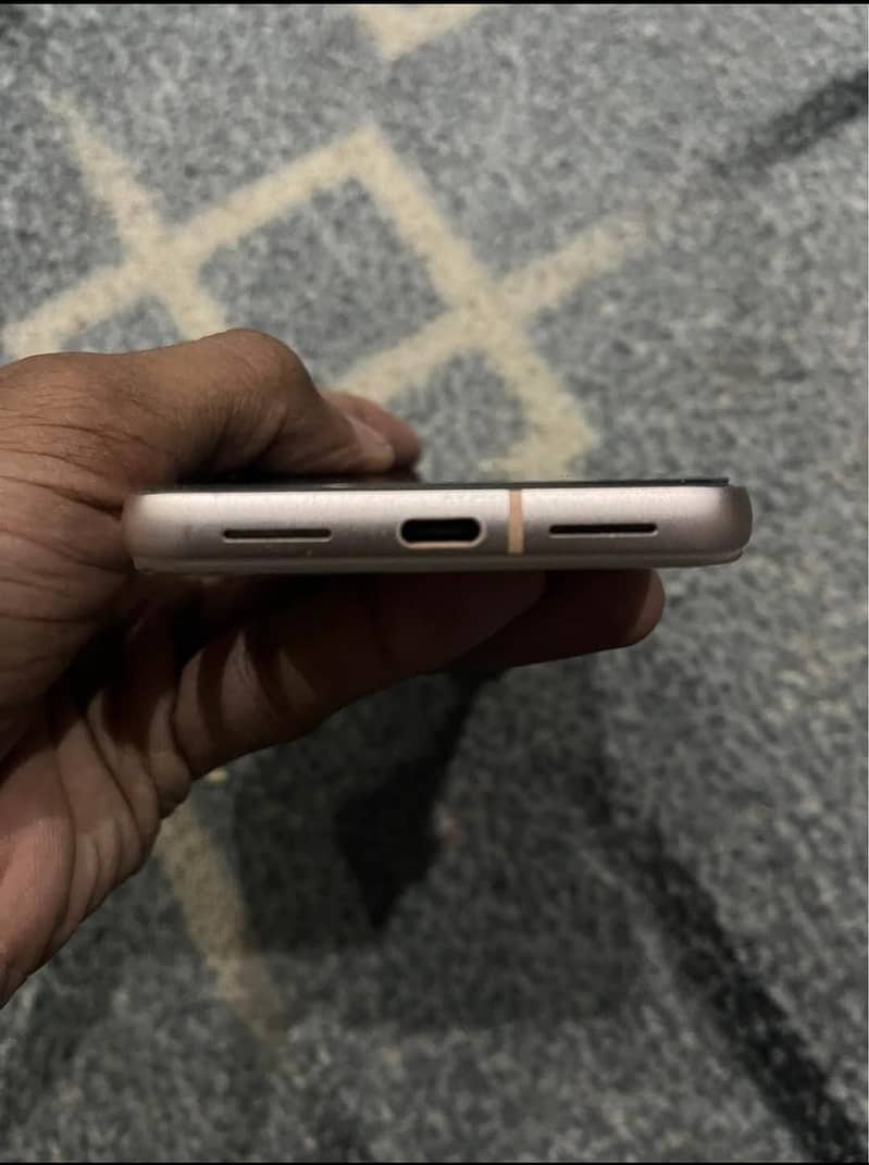 Google Pixel 8 2