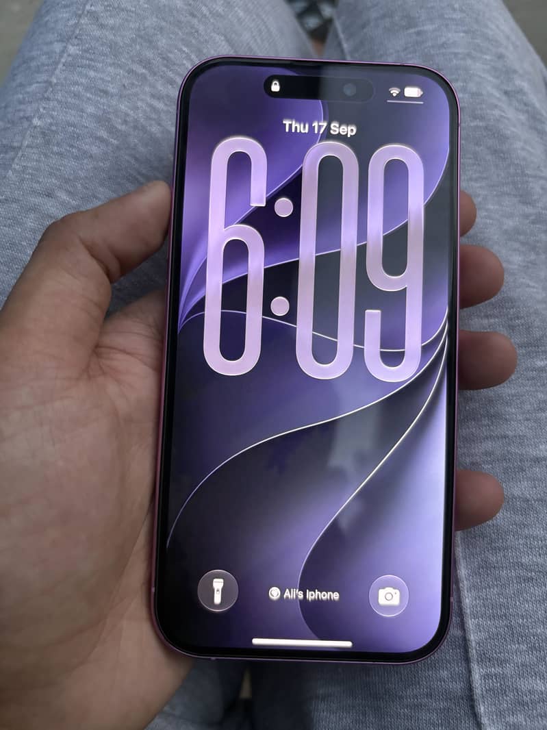 Apple iPhone 16 5