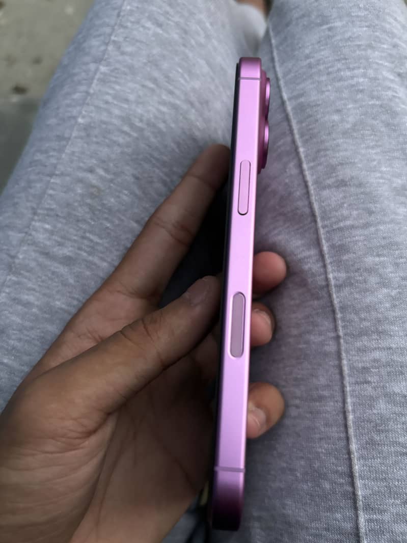 Apple iPhone 16 2